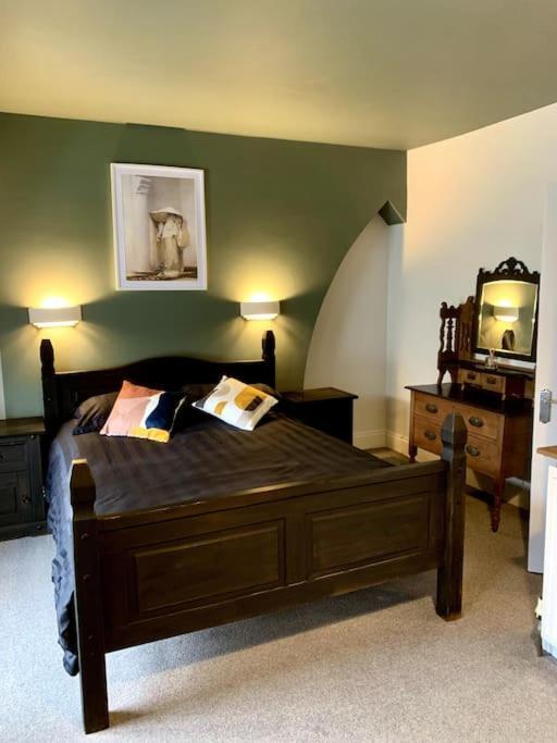 Chic Townhouse Near Tunnels Beaches Ilfracombe Buitenkant foto