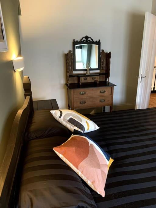 Chic Townhouse Near Tunnels Beaches Ilfracombe Buitenkant foto