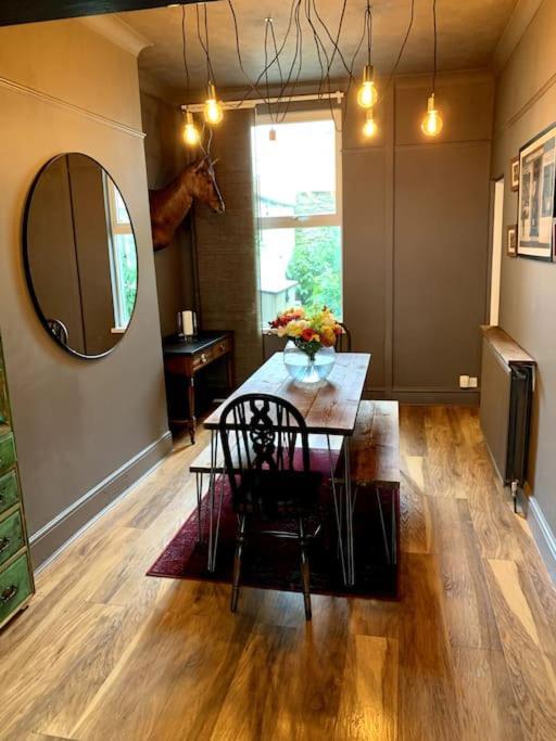 Chic Townhouse Near Tunnels Beaches Ilfracombe Buitenkant foto
